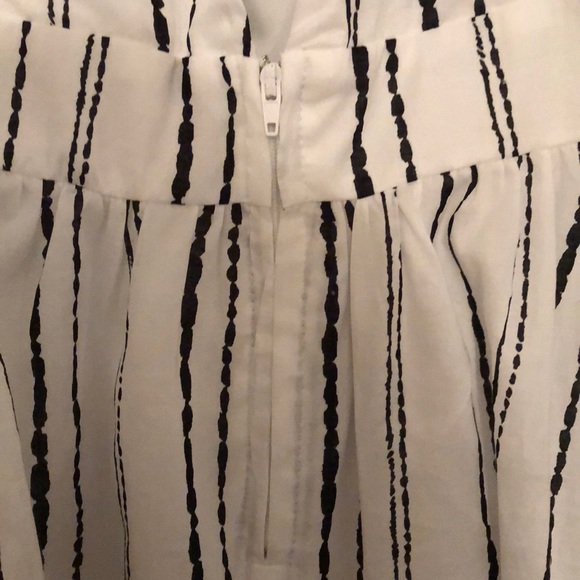 Forever 21 black and white dress. - Picture 5 of 7